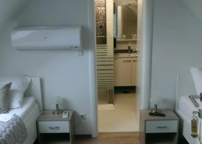 Lemic 3* بوستوينا